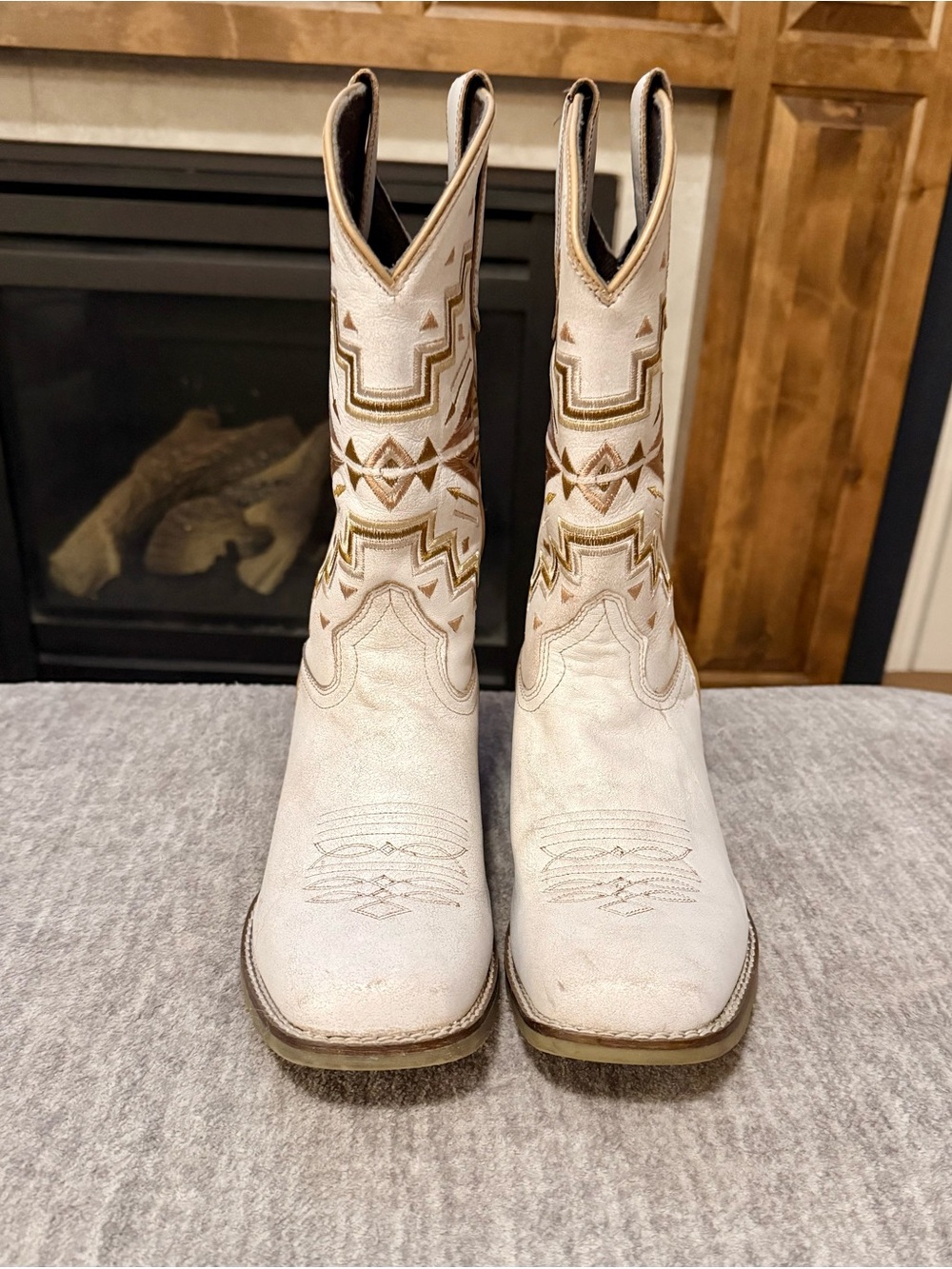 Roper White Embroidered Western Heeled Boots with Tan and Gold Accents